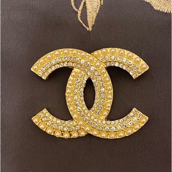 - Classic Double CC Pearled Brooch - Picture 7 of 15